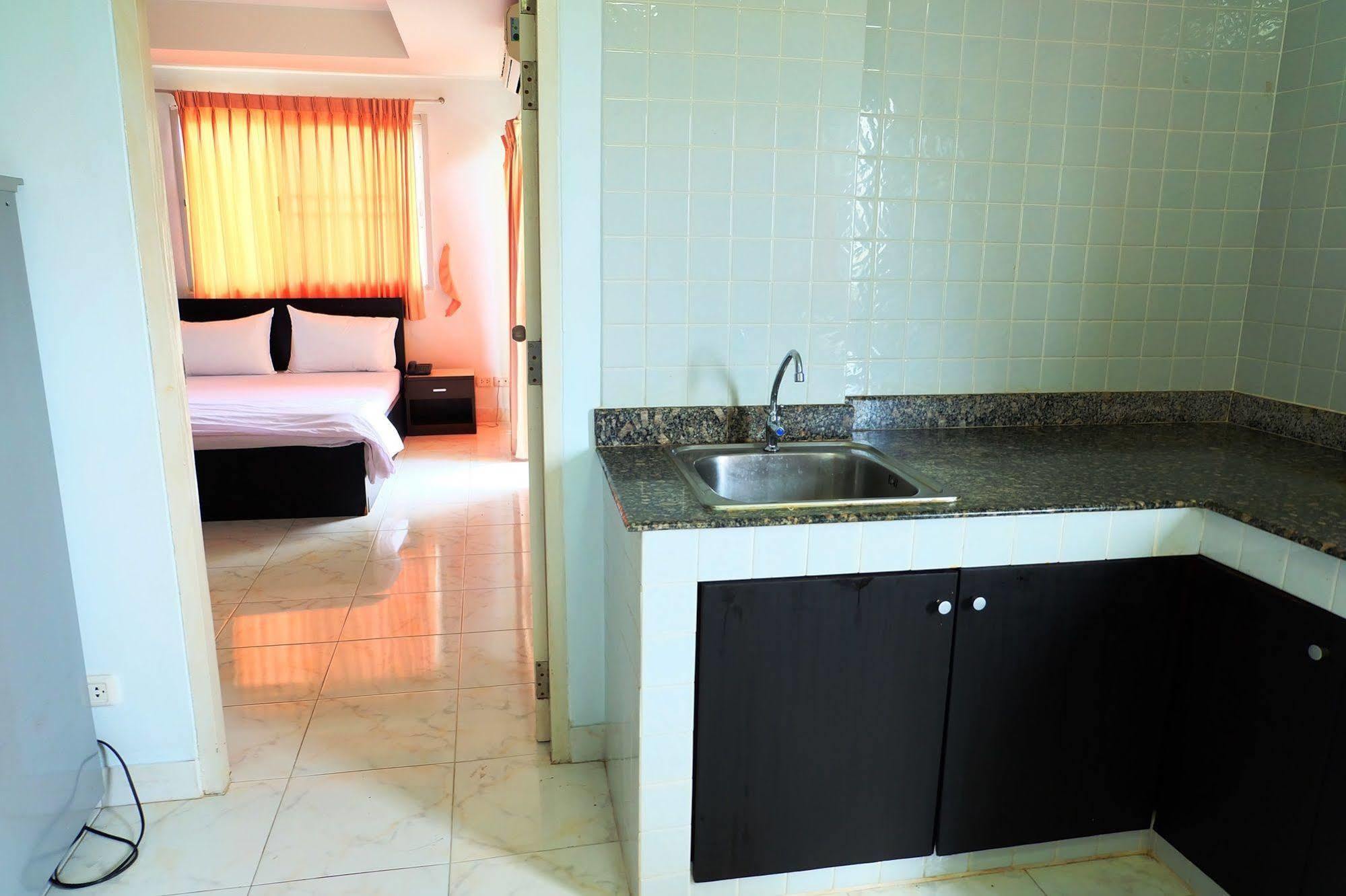 Hotel Larrivee à Bang Bo Extérieur photo