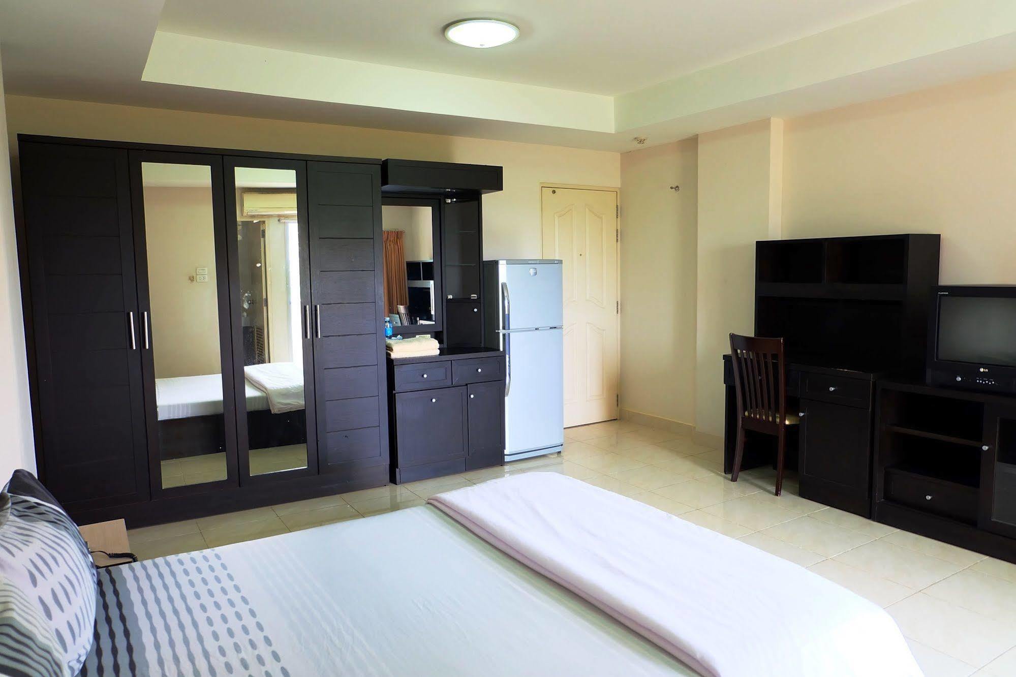 Hotel Larrivee à Bang Bo Extérieur photo
