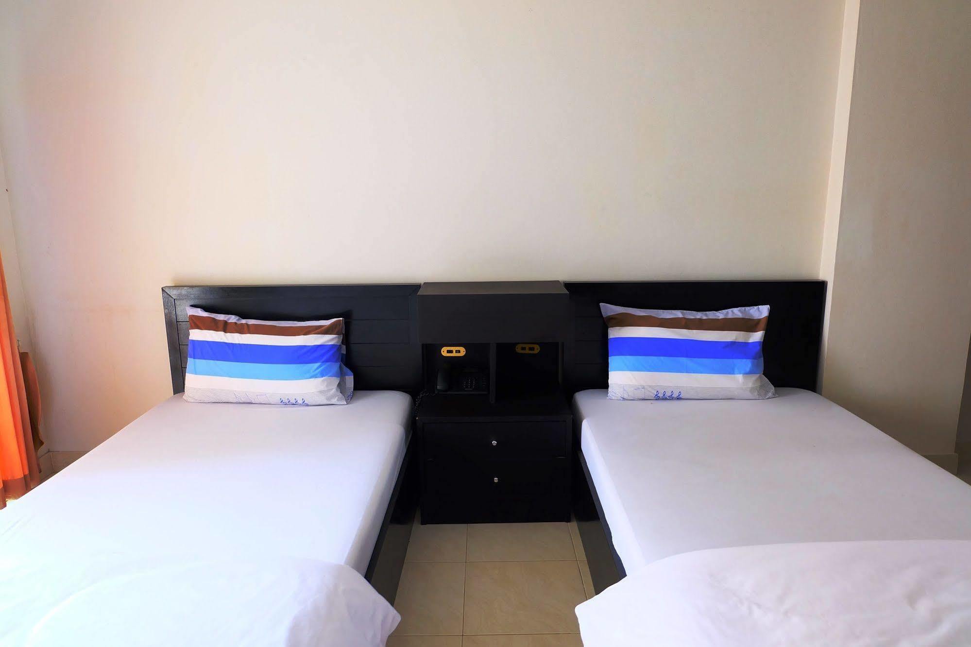 Hotel Larrivee à Bang Bo Extérieur photo
