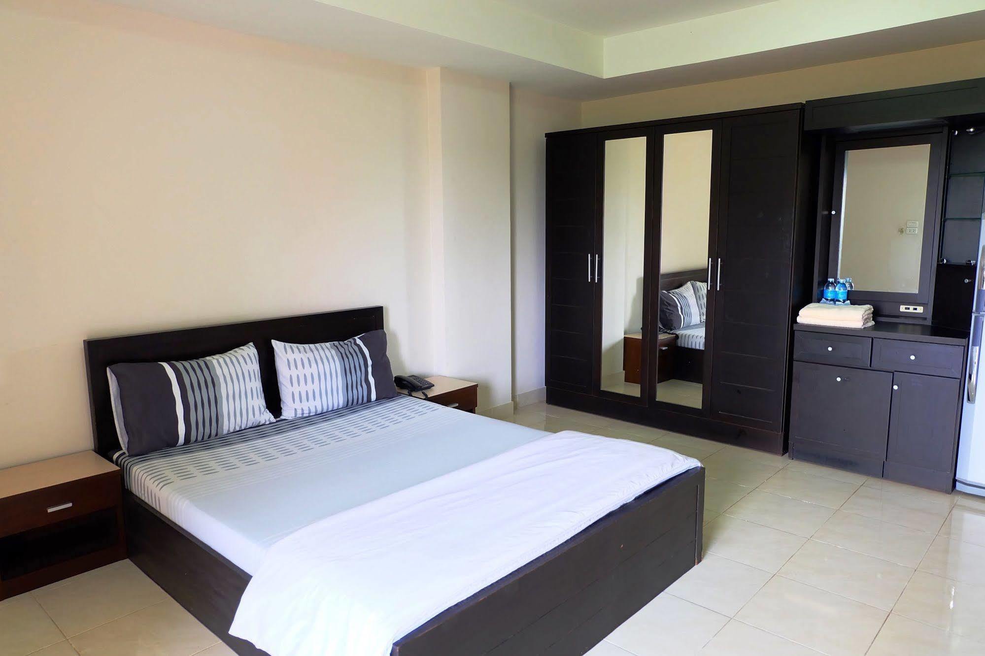 Hotel Larrivee à Bang Bo Extérieur photo