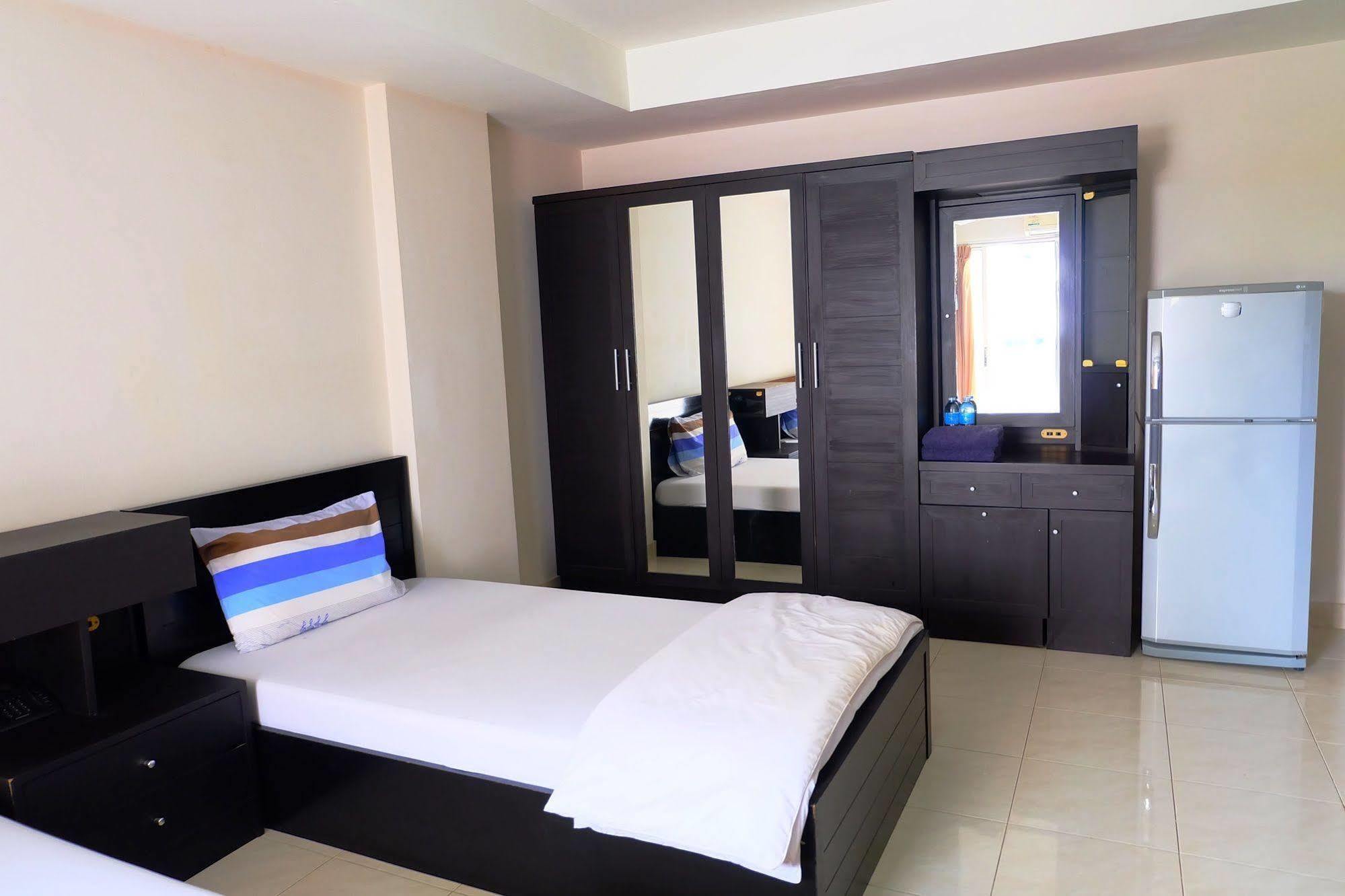Hotel Larrivee à Bang Bo Extérieur photo