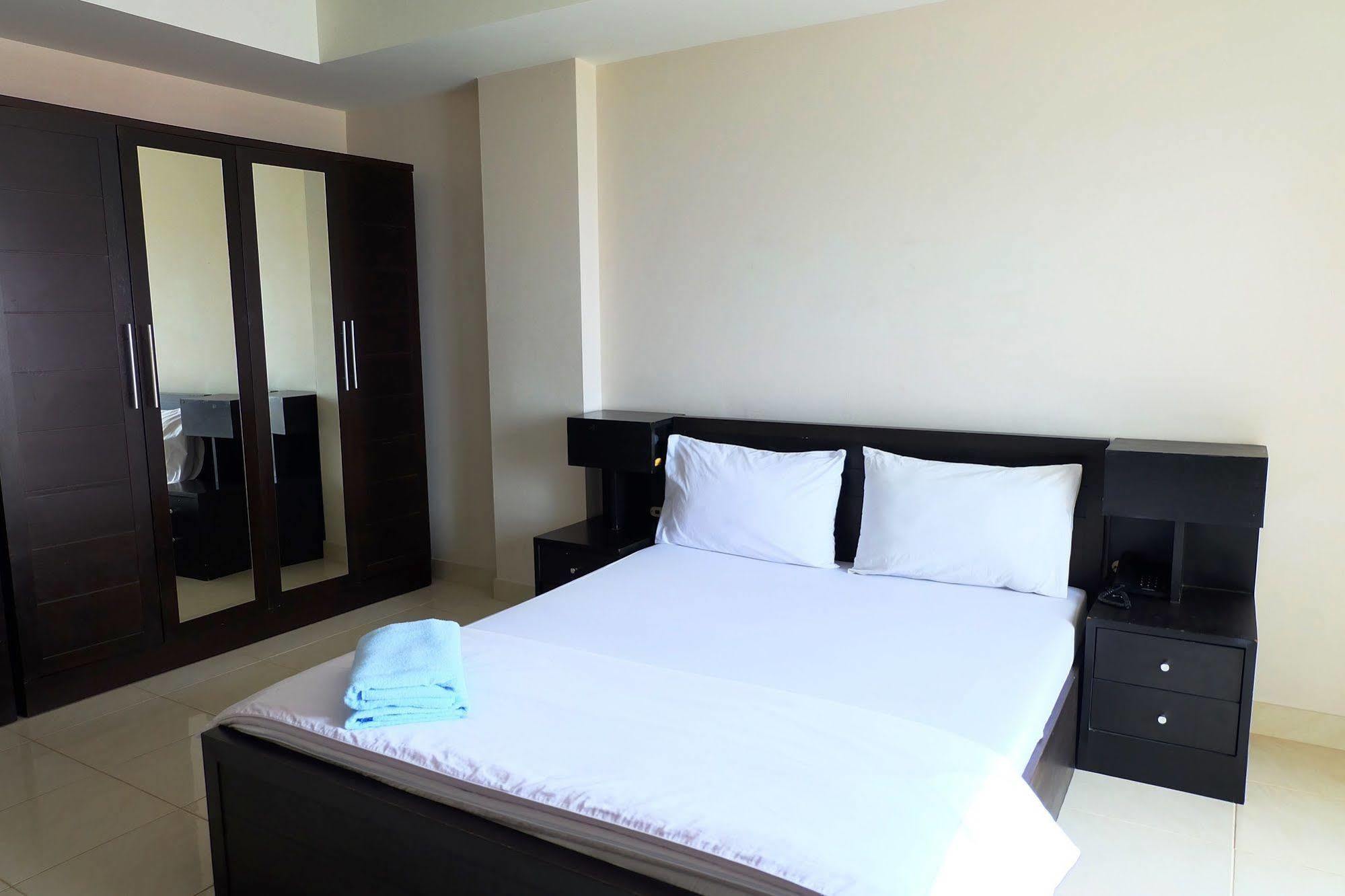 Hotel Larrivee à Bang Bo Extérieur photo