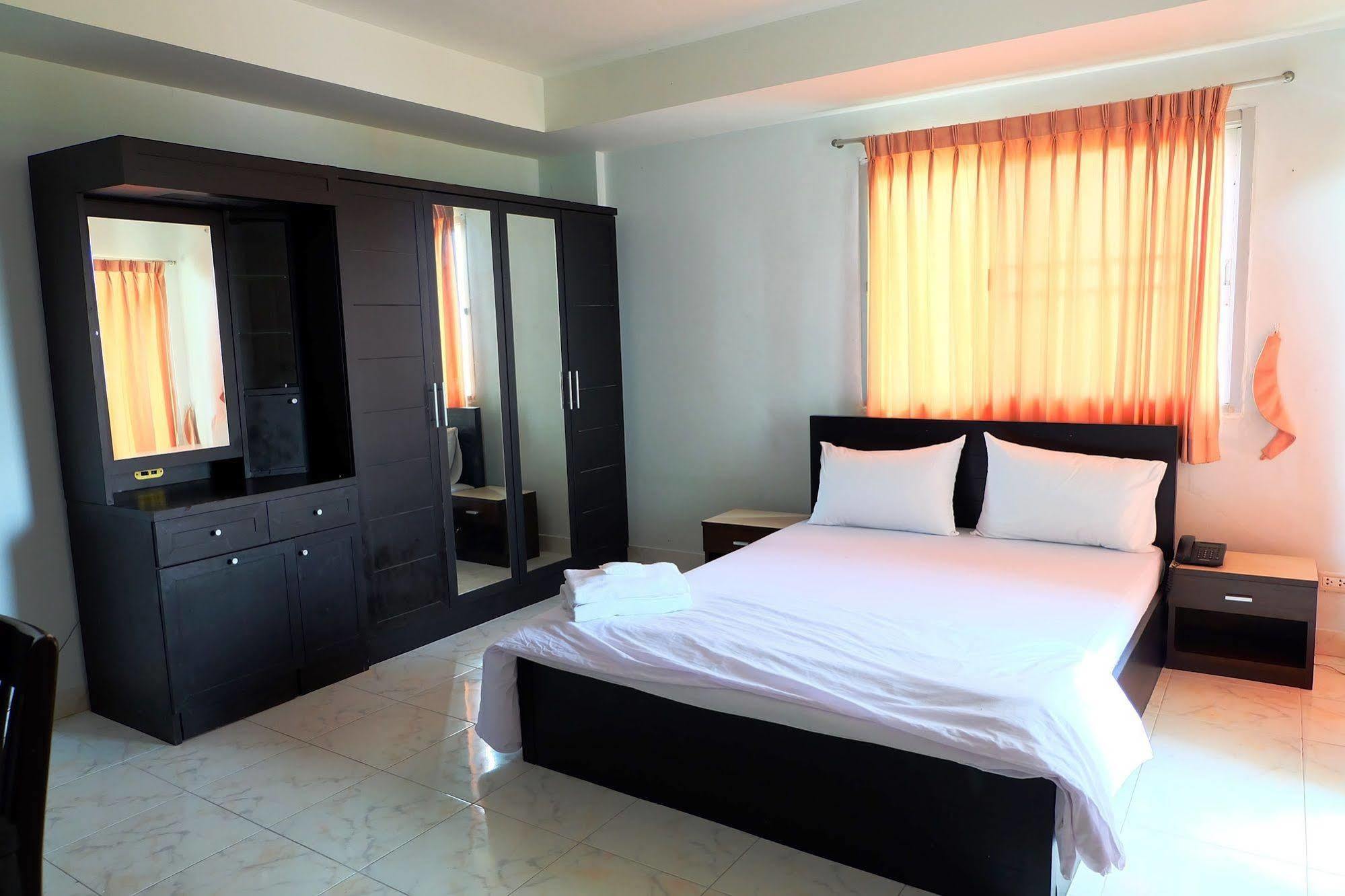 Hotel Larrivee à Bang Bo Extérieur photo