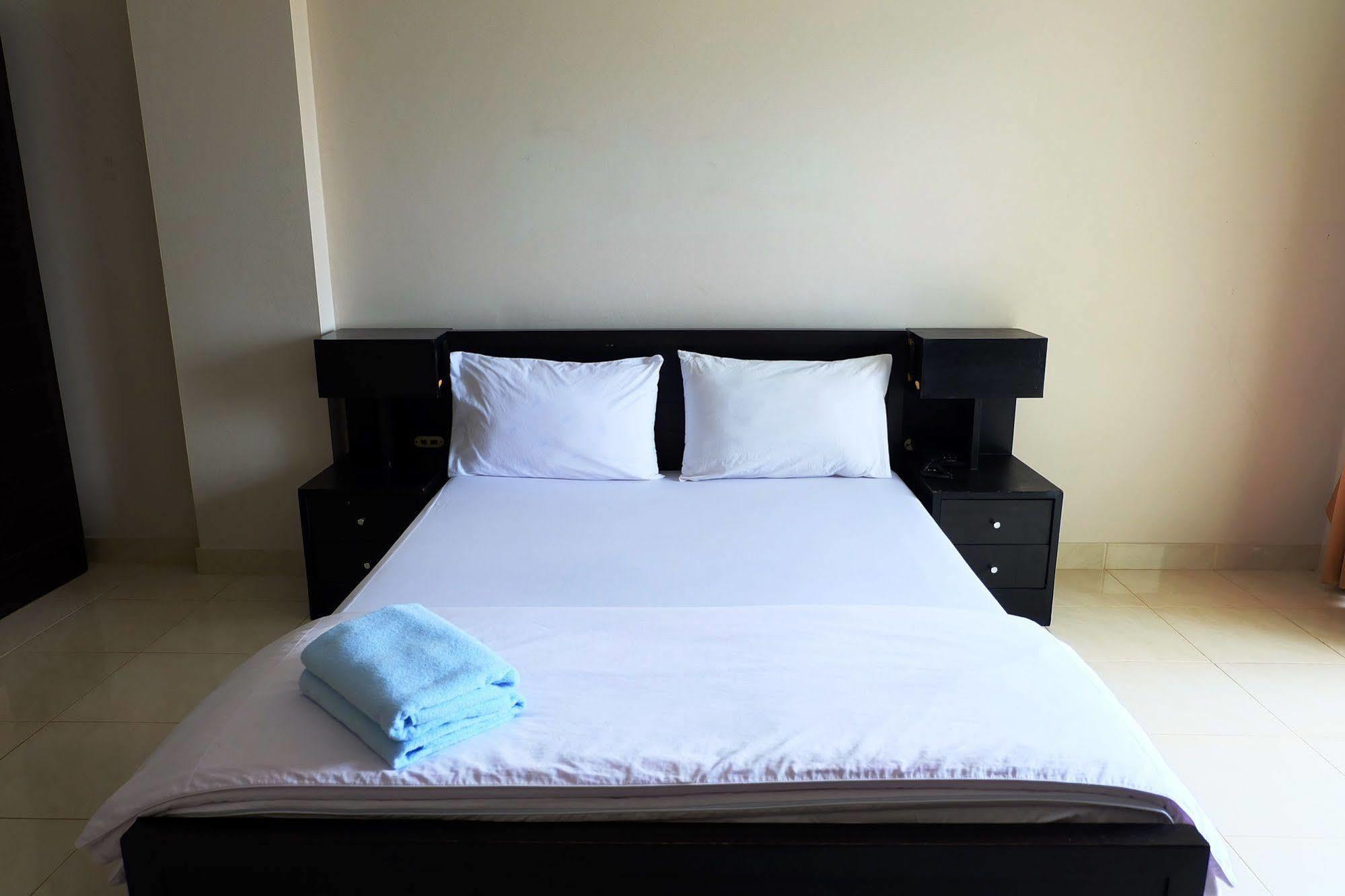 Hotel Larrivee à Bang Bo Extérieur photo